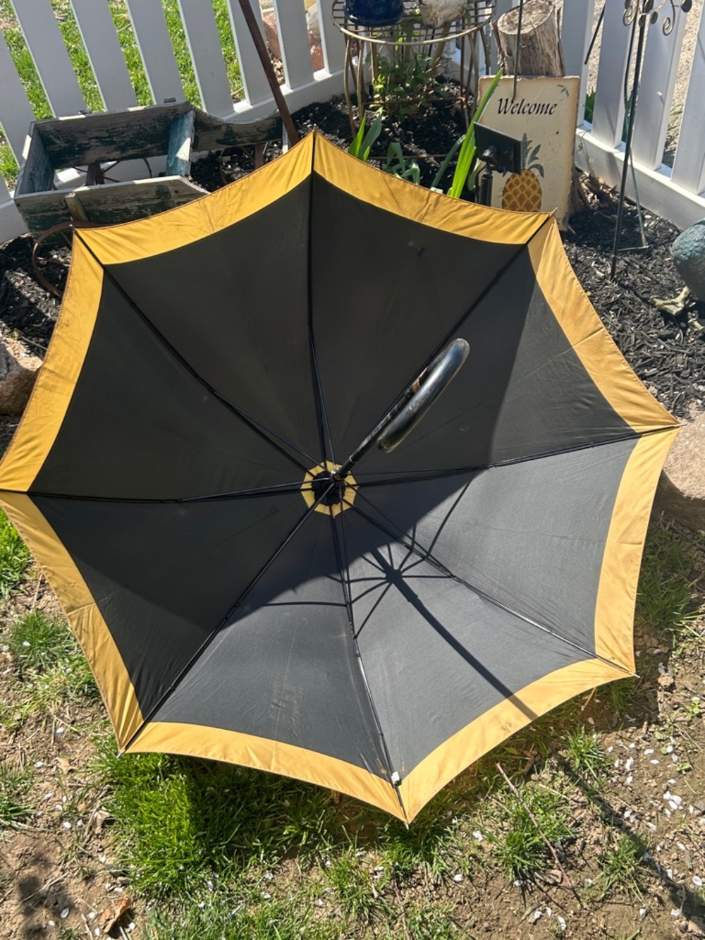 Vintage Fendi Black and Gold Parfums Logo Umbrella - Picture 5 of 11